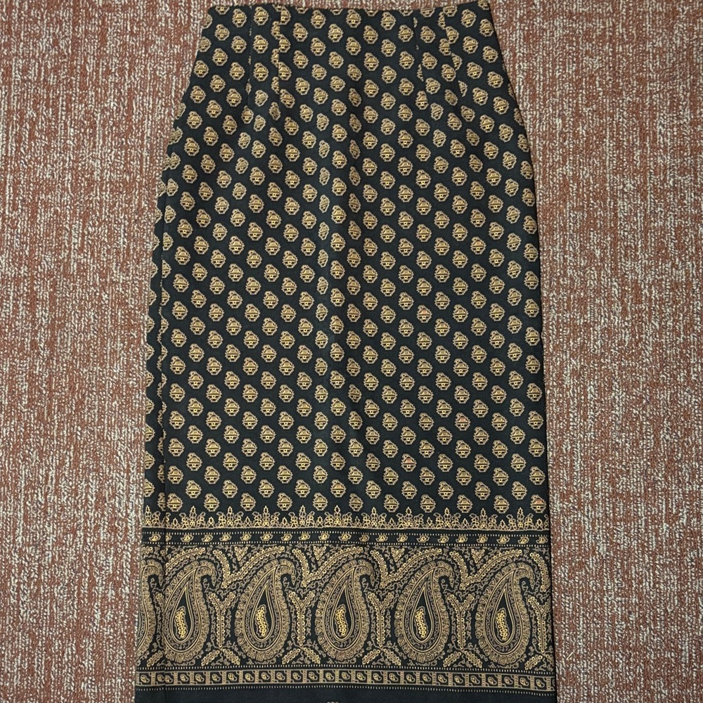 Briggs New York Black and Gold Paisley Pencil Skirt wester style faux suede feel